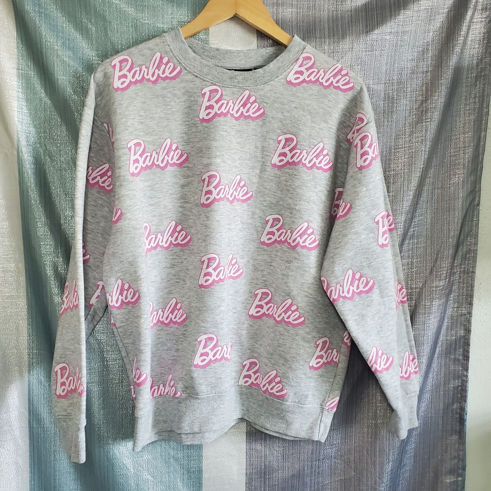 Barbie Womens Heather Gray Pink All Over Logo Crewneck Sweatshirt L Preppy Ath